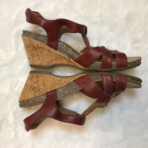 Taos Flower Heeled Sandal - Picture 6 of 11